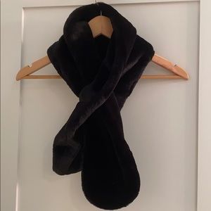 Faux fur black scarf